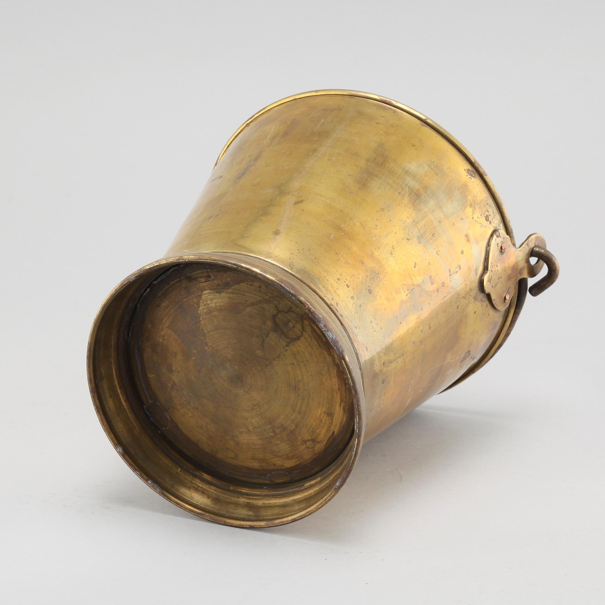 A brass bucket from around year 1900.