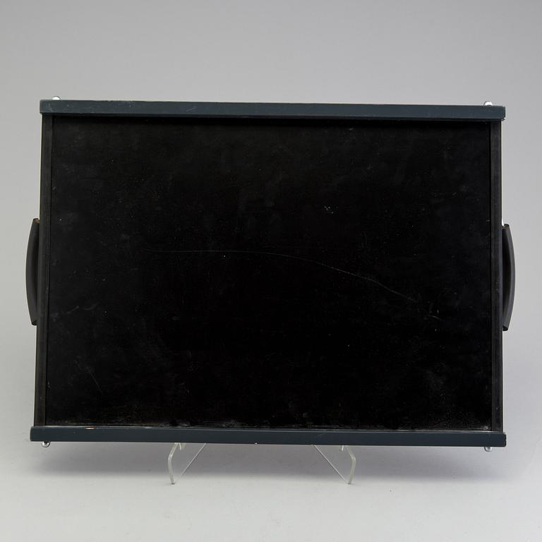 A set of 6 dinnerplates and two small plates and a serving tray depicting Tintin, Axis, France.