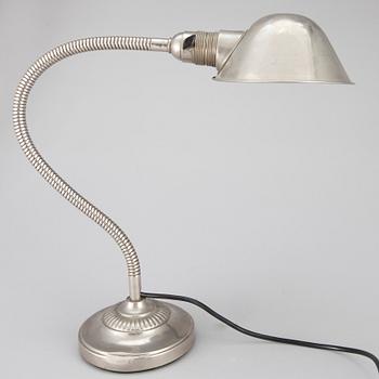 BORDSLAMPA, metall, 1900-talets första hälft.