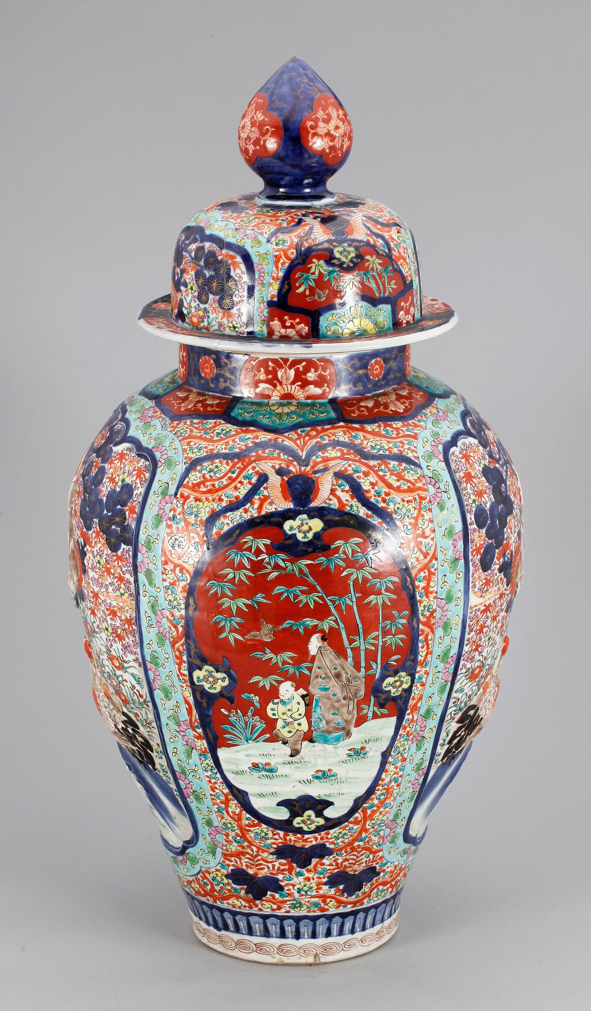 URNA, porslin, Japan 1800-talets slut.