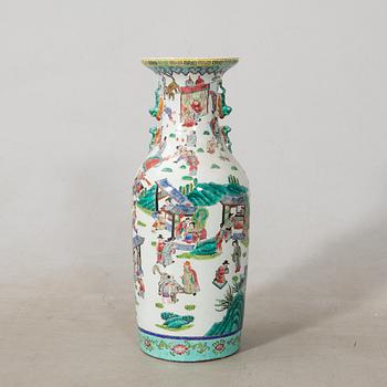 Floor vase China 20th century porcelain.