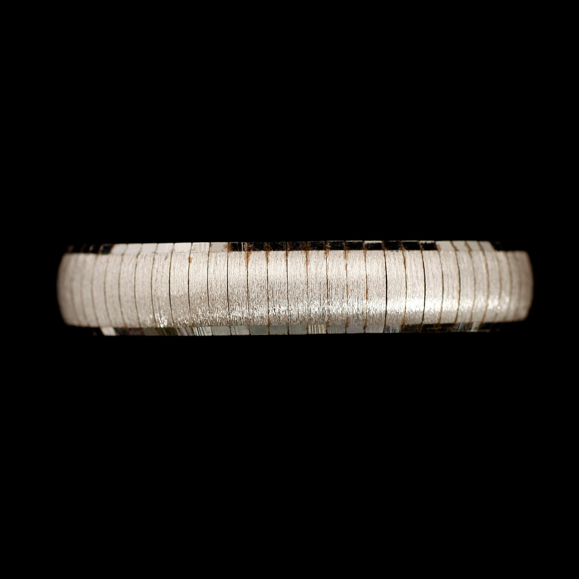 ARMBAND, 18 k vitguld, 1960-tal. Vikt ca 32 g.