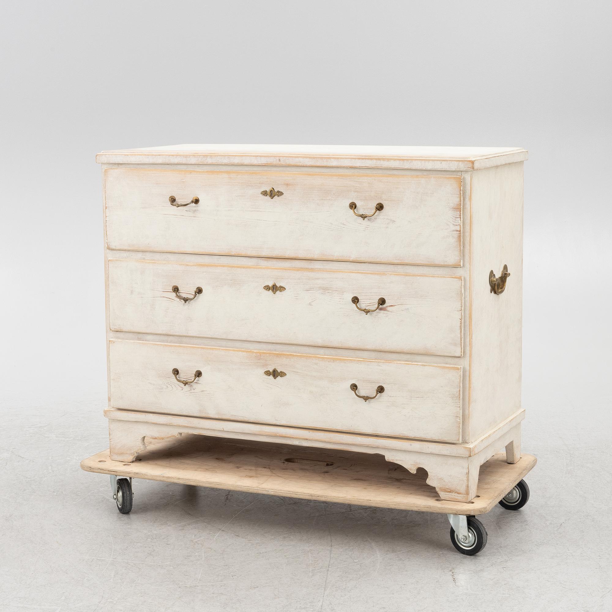 Chest of drawers, 19th century.