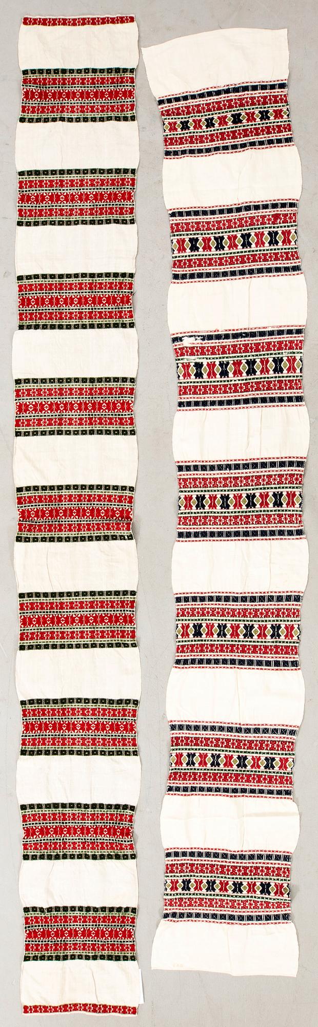 Hängkläden 2 st Blekinge 1800-talets andra hälft linne ca 279x45 cm samt 305x36 cm.