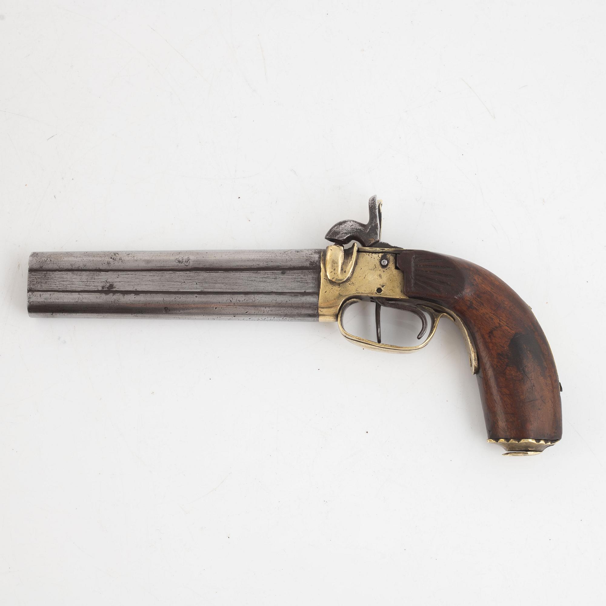Flintlock pistol, 19th Century, and powder horn.