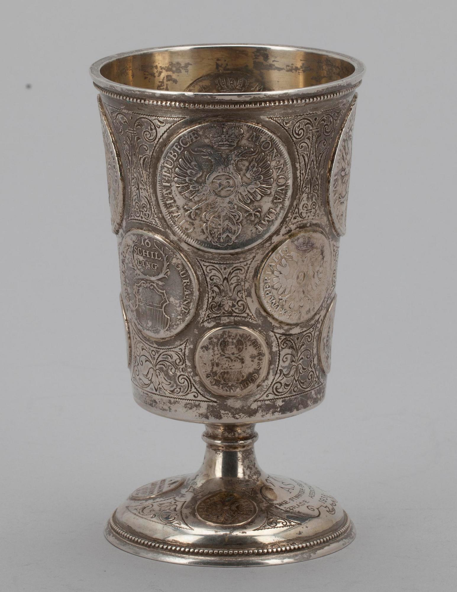 BÄGARE, silver, 1800-tal med mynt, Tyskland omkring 1900. Vikt 320 g.