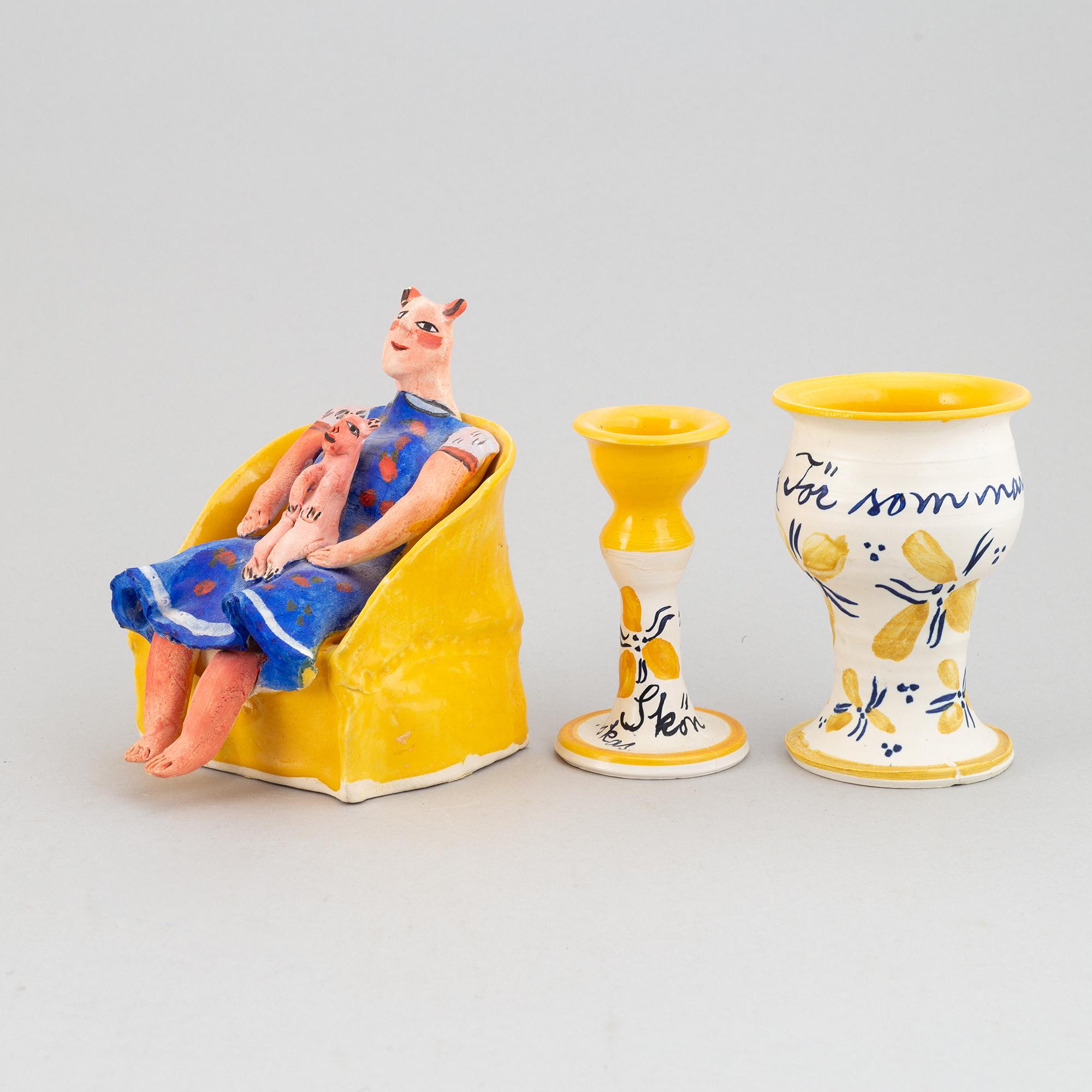Ulrica Hydman-Vallien, keramik
3 delar, signerade.