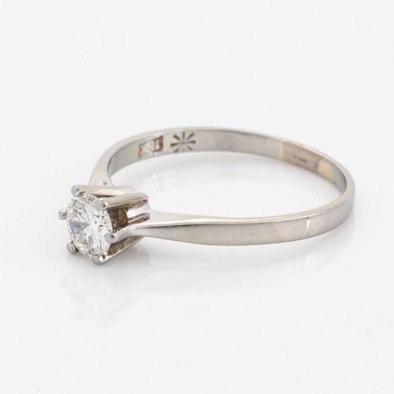 Brilliant-cut diamond ring.