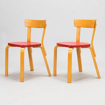 Alvar Aalto, a mid 20th century folding table, four chairs and two stools for Artek.