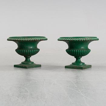 Trädgårdsurnor, ett par, 1900-tal.