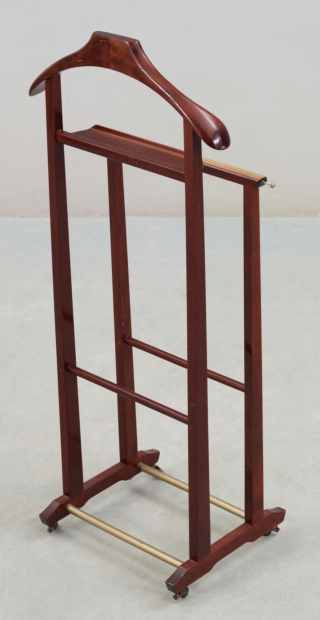 HERRBETJÄNT, betsat trä, Italien, 1900-talets senare hälft.