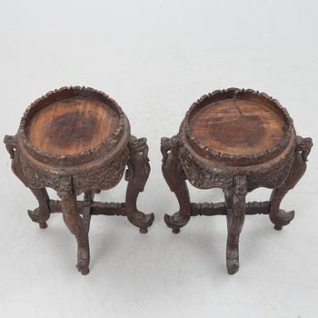 A pair of Japanese porcelain urns, first half of the 20th century, with pedestals.