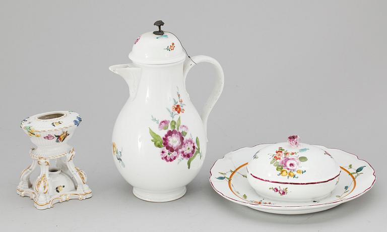 PARTI PORSLIN, 4 delar, rokokostil, bl a Meissen, 1800-tal.