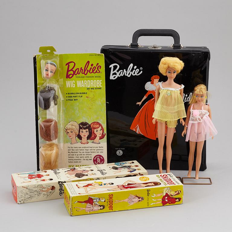 BARBIEDOCKOR, 2 st med tillbehör, Matell 1960-tal.