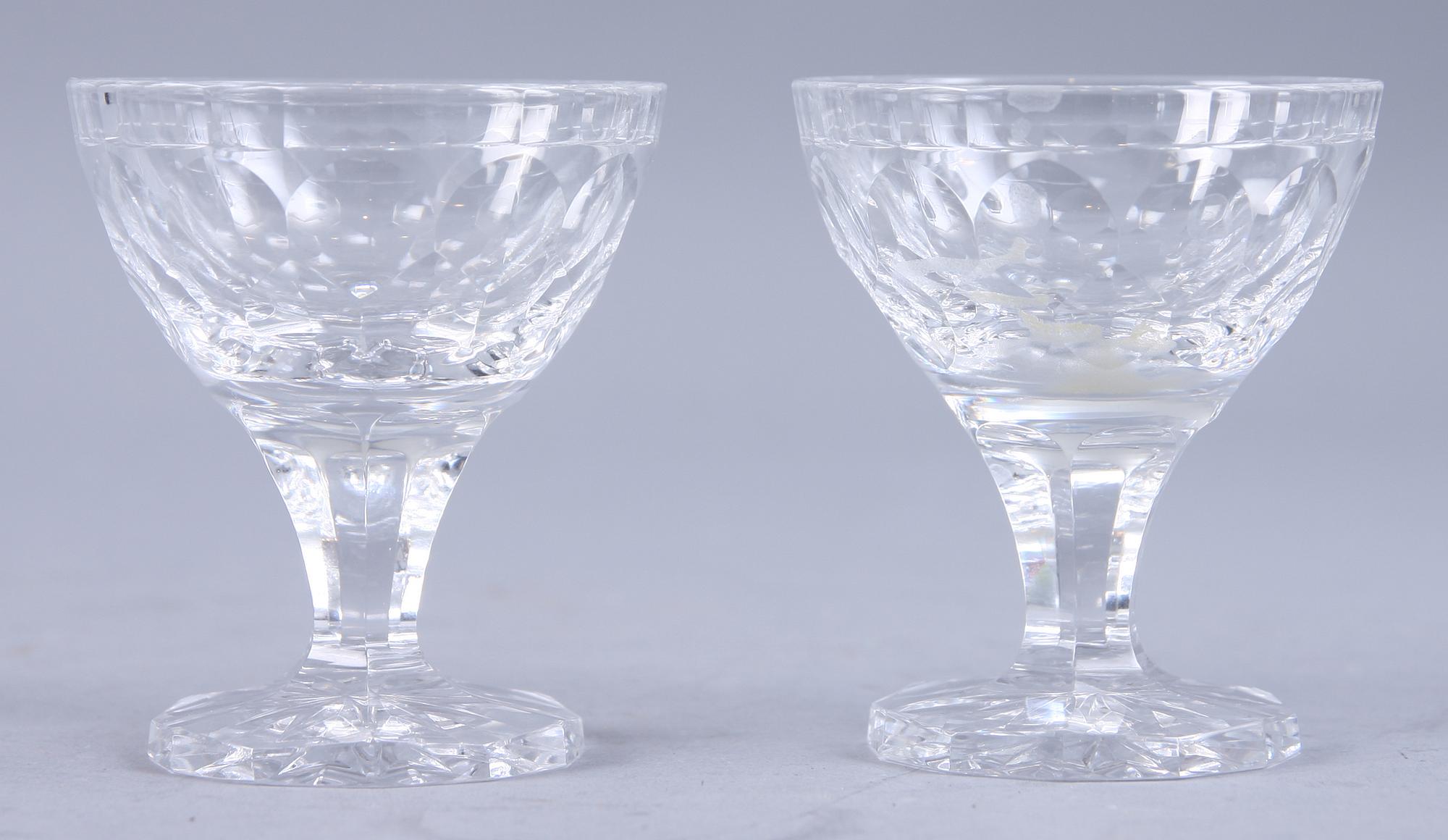 GLASSERVISDELAR, 54 st, sign samt etikettmärkta Orrefors.