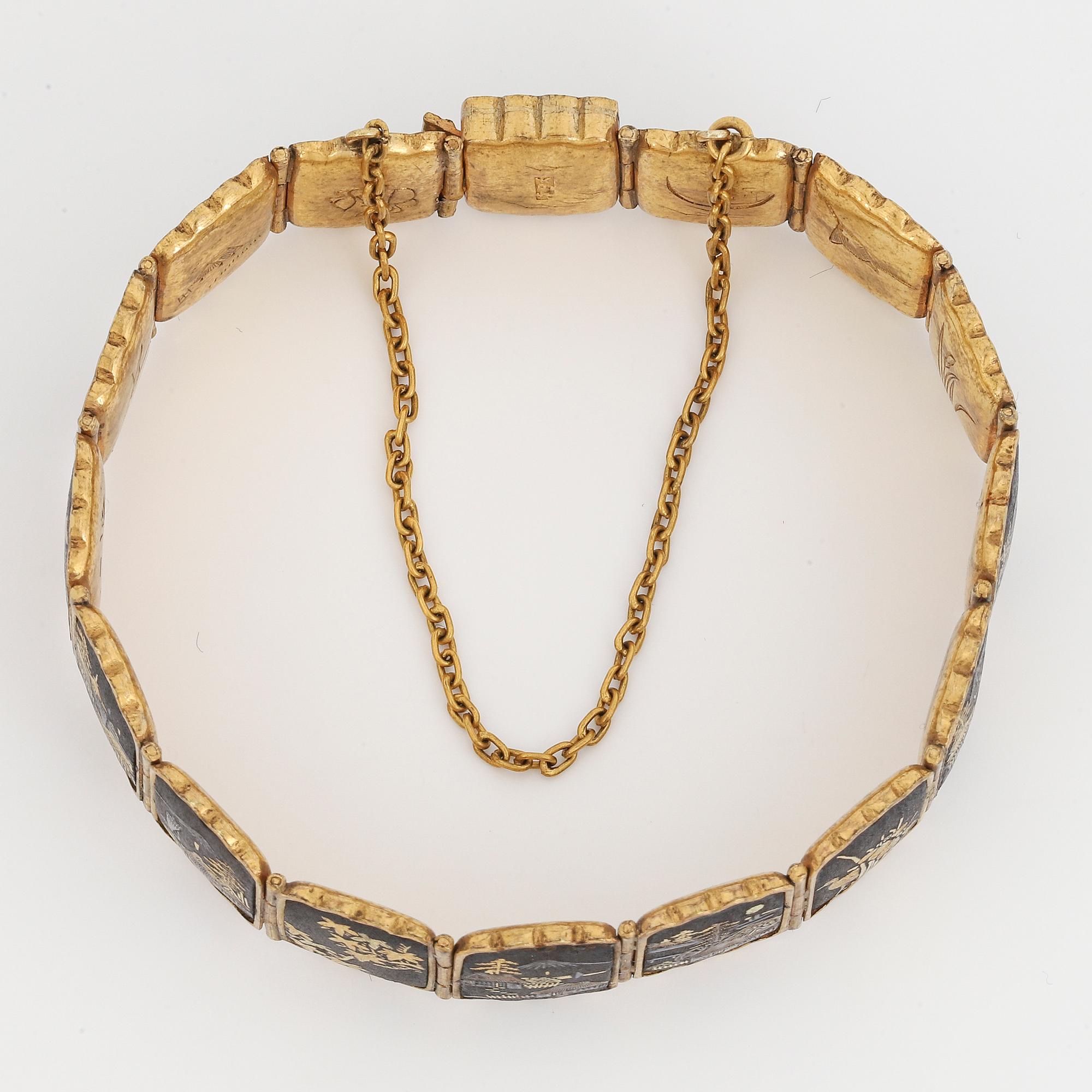 ARMBAND, gul metall med japanskt motiv.