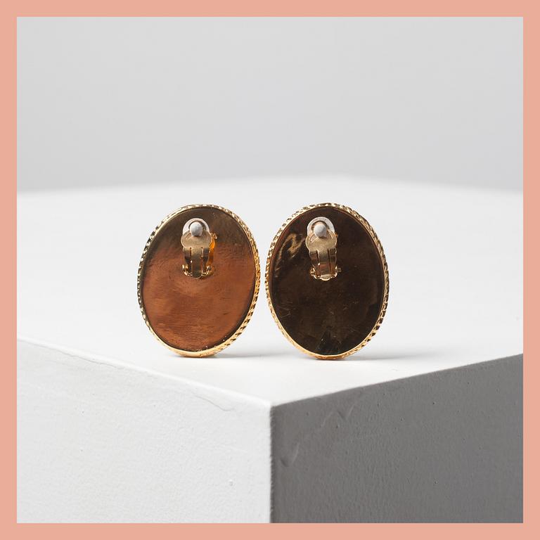 EARCLIPS, Chanel.
