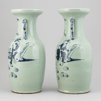 Vaser, ett par, porslin. Kina, 1900-tal.