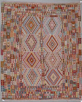 MATTA, Kelim Uzbak med växtfärger. Ca 387x309 cm.