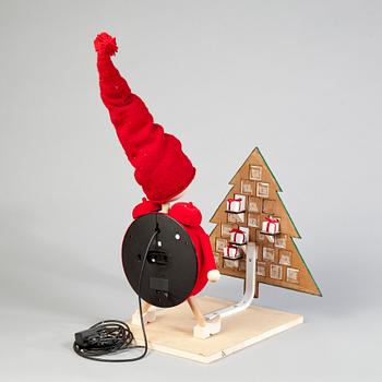 NISSE TIDÈN MED ALMANACKSGRAN, NK 2014, JoAnn Tan Studio.