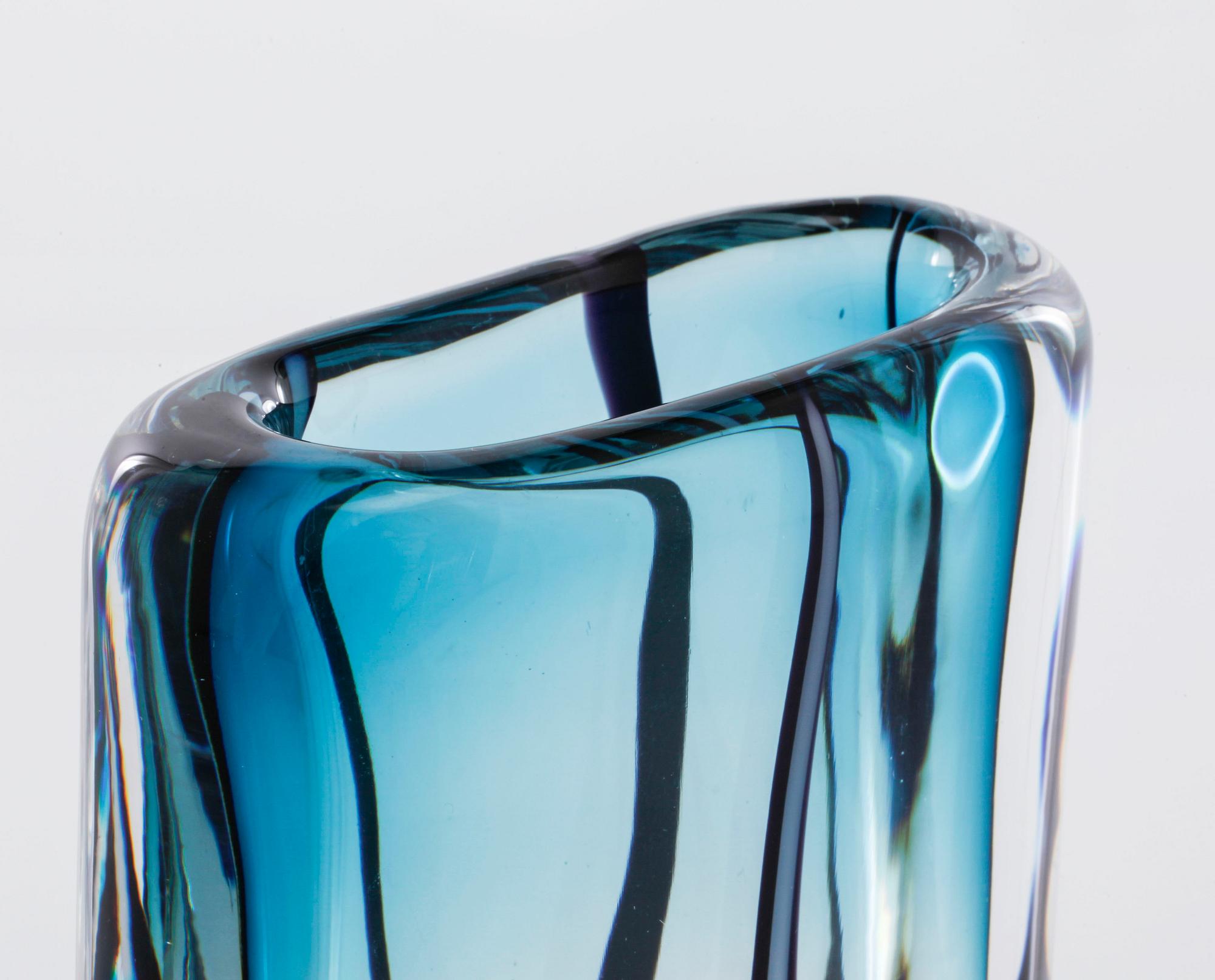 VICKE LINDSTRAND, vase, glass, "Vinter", 1950s.