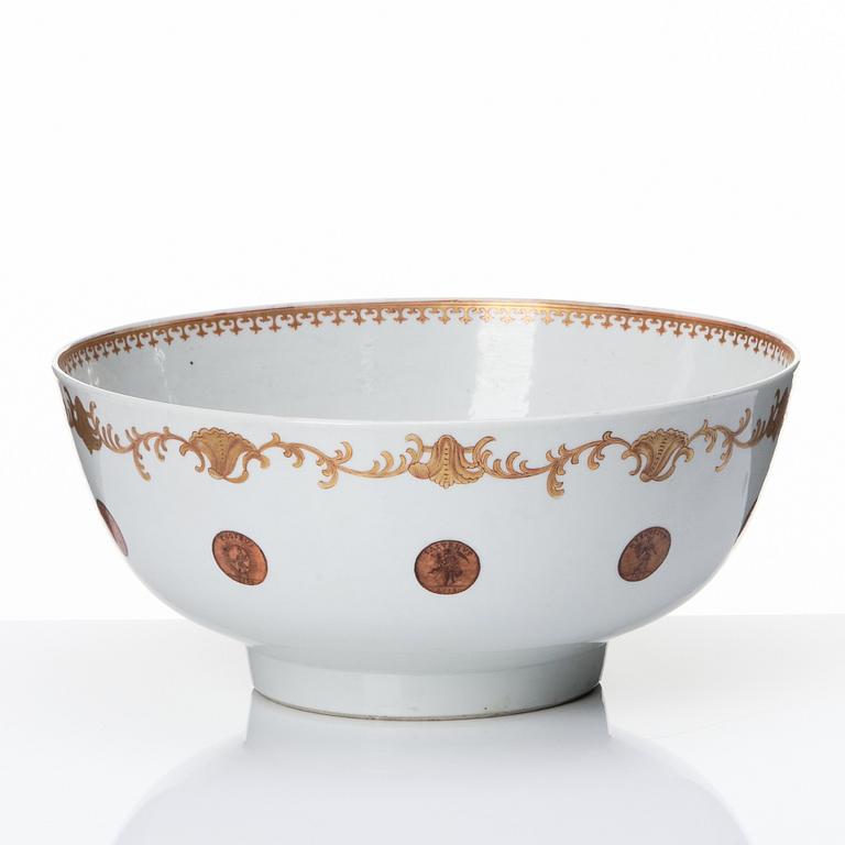 Bålskål, kompaniporslin. Kina, Qingdynastin, Qianlong (1736-95).