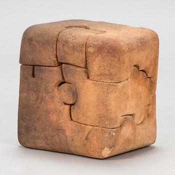 Eduardo Chillida, 'Lurra 77'.