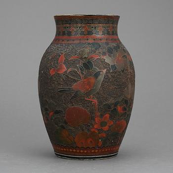 VAS, porslin och cloisonné, Japan, omkring 1900.
