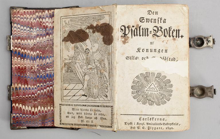 PSALMBOK, silverbeslag med otydl stämplar, dat 1822, "Den Swenska Psalmboken", tryckt i Karlskrona 1822.