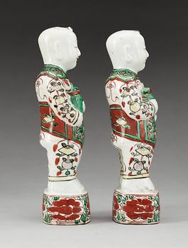 A pair of famille verte figures, Qing dynasty, Kangxi (1662-1722).