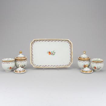 An export porcelain famille rose dinner service, Qing dynasty, Qianlong (1736-1795). (24 pieces).