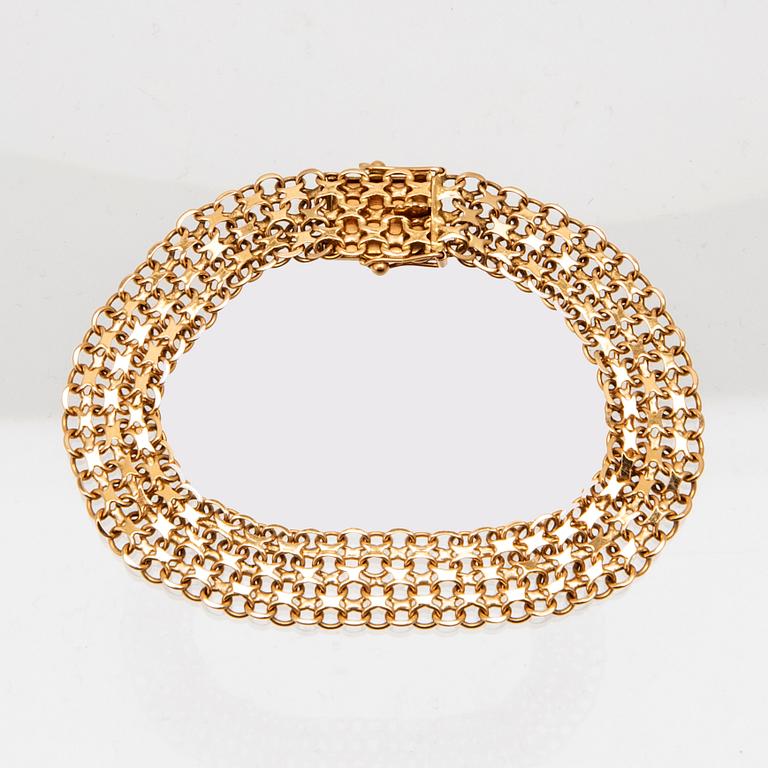 An 18K gold x-link bracelet.