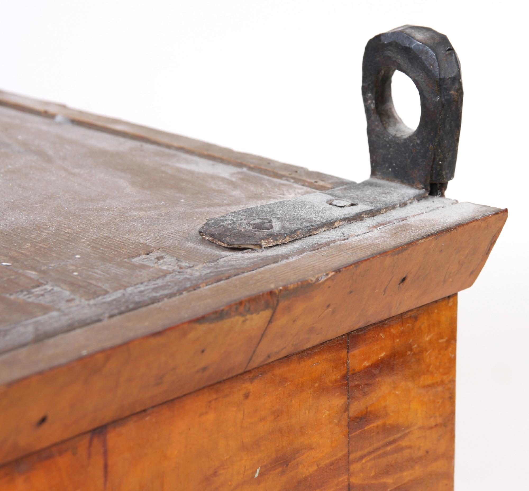 HÄNGSKÅP, 1800-talets slut.