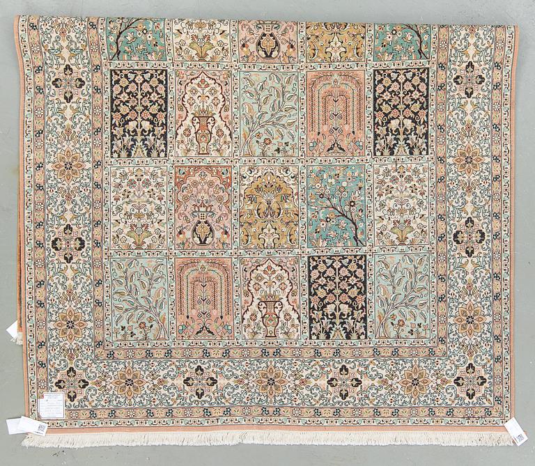 MATTA, Kashmir, silke. Ca 255x170 cm.