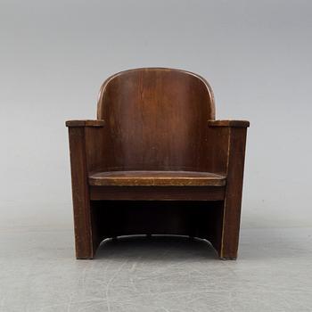 A 1930/40's easy chair.