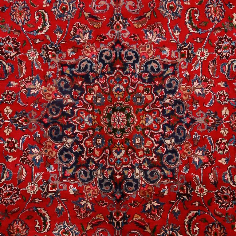 MATTA, Meshed, ca 361 x 245 cm.