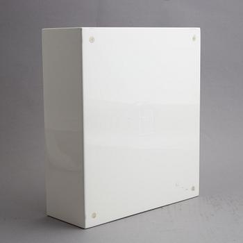 Naoto Fukasawa, a contemporary serving bowl "Outside" for B&B Italia.