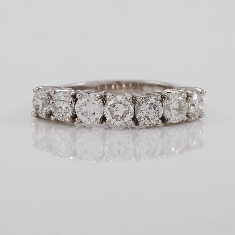 RING, 18K vitguld och diamanter tot ca 2.20 ct.