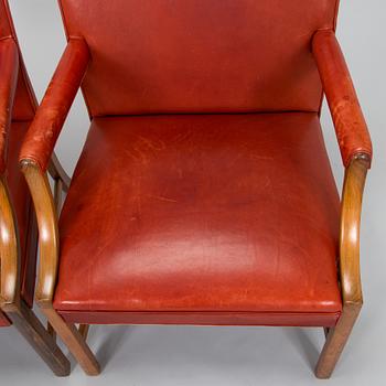 Ole Wanscher, karmstolar, ett par, snickarmästare AJ Iversen, Danmark 1900-talets mitt.