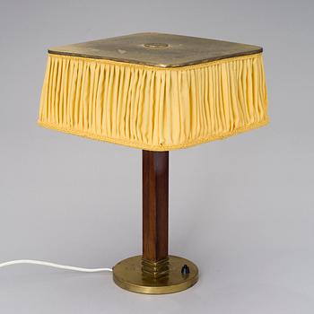 PAAVO TYNELL, A TABLE LAMP. Model 5066, manufactured by Taito Oy, 1940s.