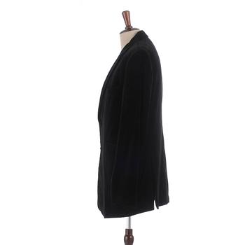 FAVOURBROOK, a black velvet jacket, size 52.
