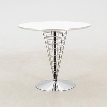 Verner Panton, bord "Wire cone table" för Fritz Hansen 1989.