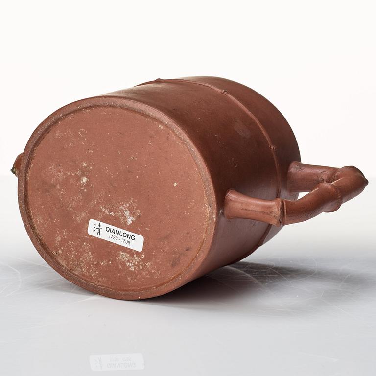 A Yixing tea pot with cover, Qing dynasty, 18th Century.