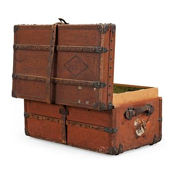 LOUIS VUITTON, a Vuittonite canvas trunk, late 19th/early 20th century.