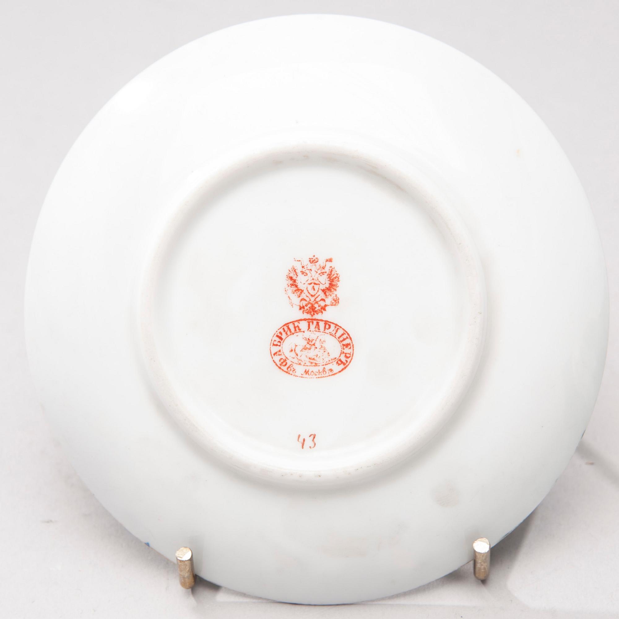 KAFFEKOPP med FAT, porslin, Gardner 1880-1890.