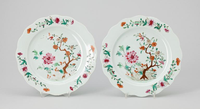 TALLRIKAR, ett par, porslin, Kina, Qianlong (1736-95).