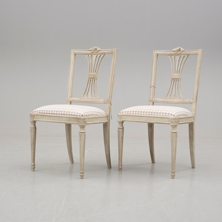 STOLAR, ett par, gustaviansk stil, 1900-tal.