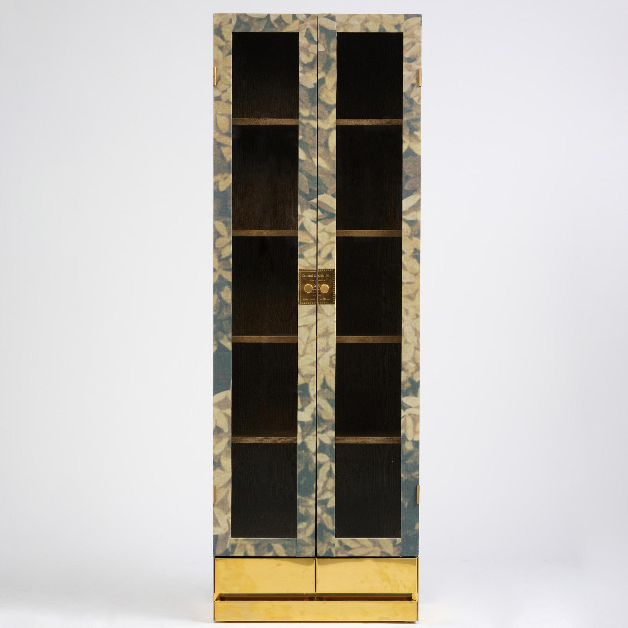 Mats Theselius, a "National Geographic 25th Anniversary Edition" cabinet, ed. 208/220, Källemo, Värnamo, post 2016.
