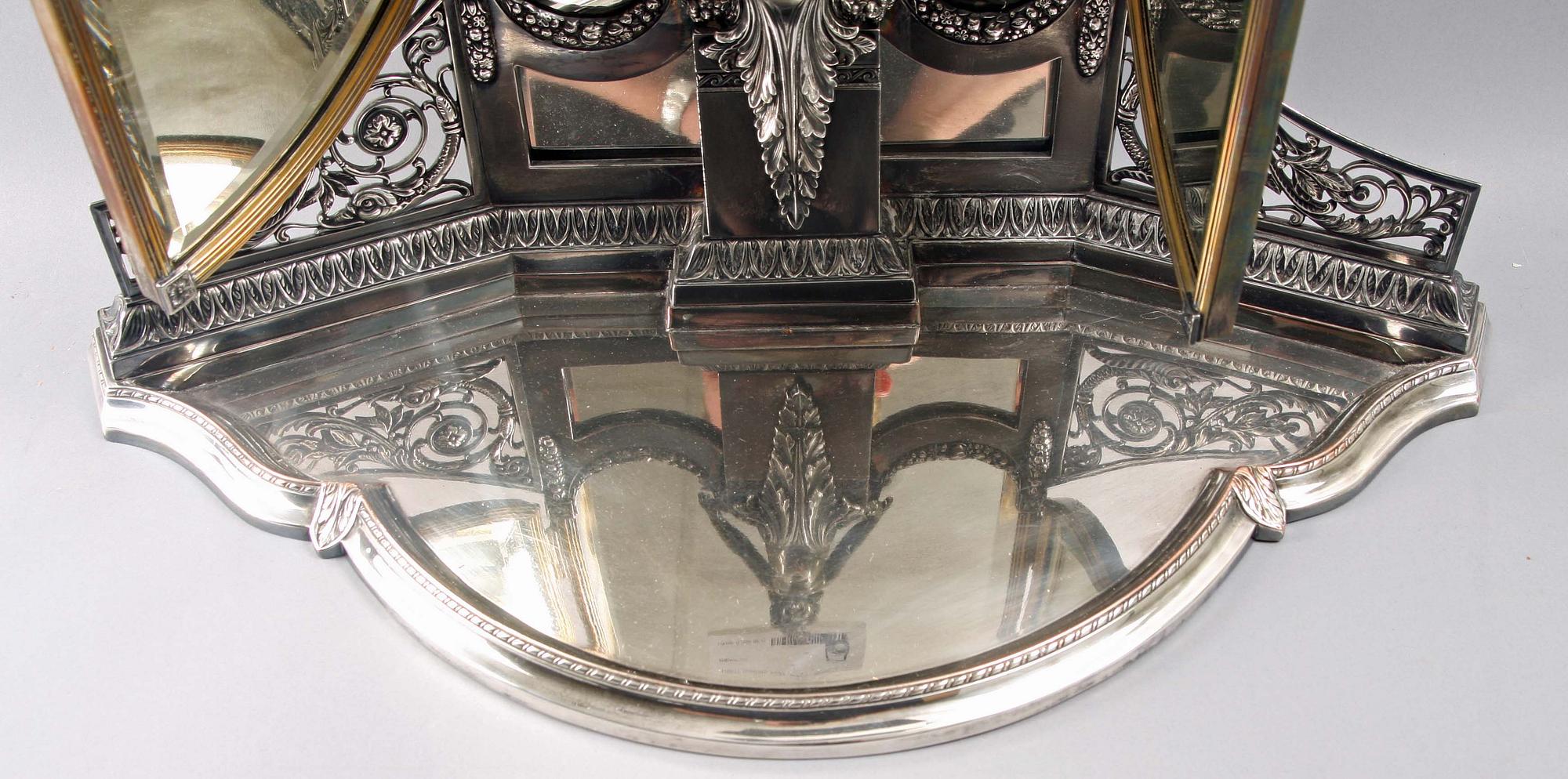 BORDSSPEGEL. WMF, försilvrad, Louis XVI-stil, efter 1909.