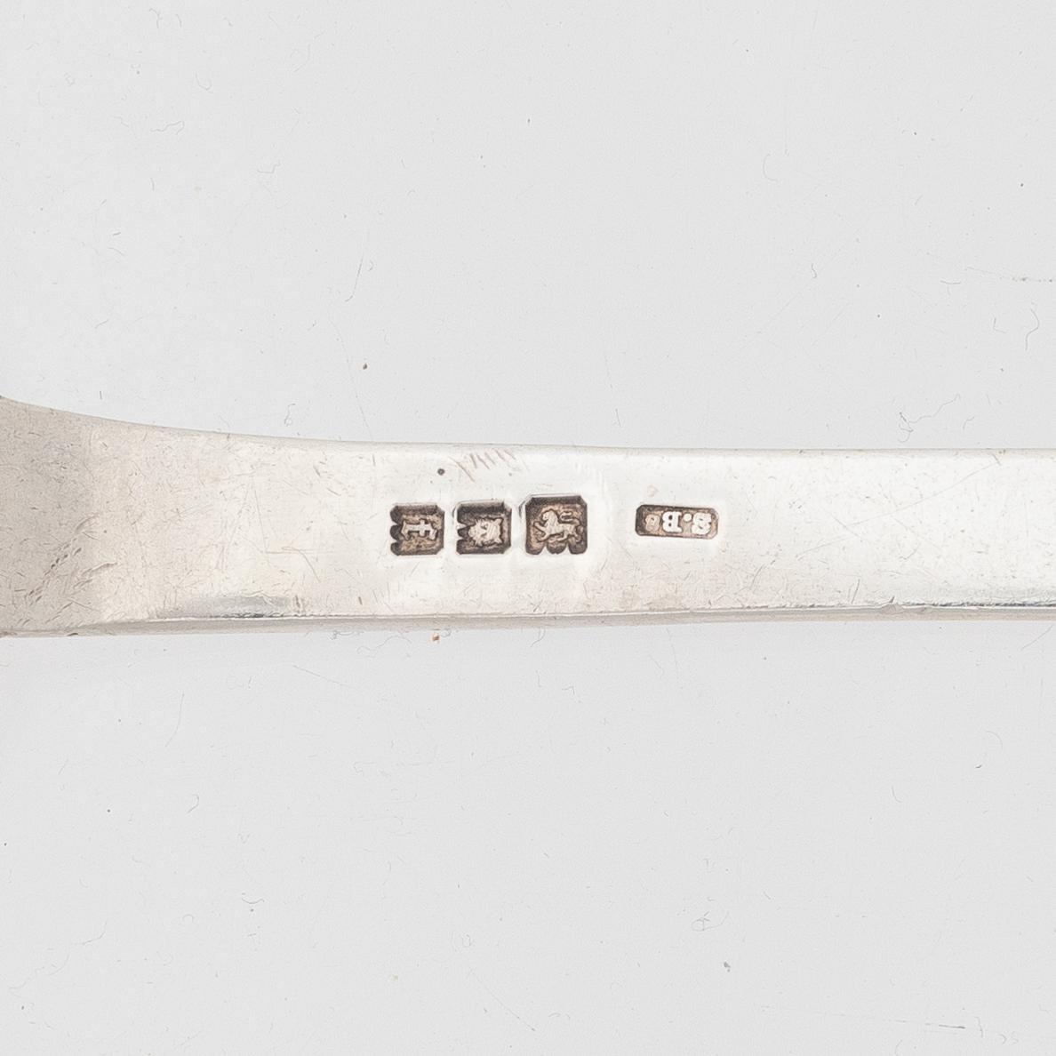 A pair of silver salad servers, London, England 1921-23.